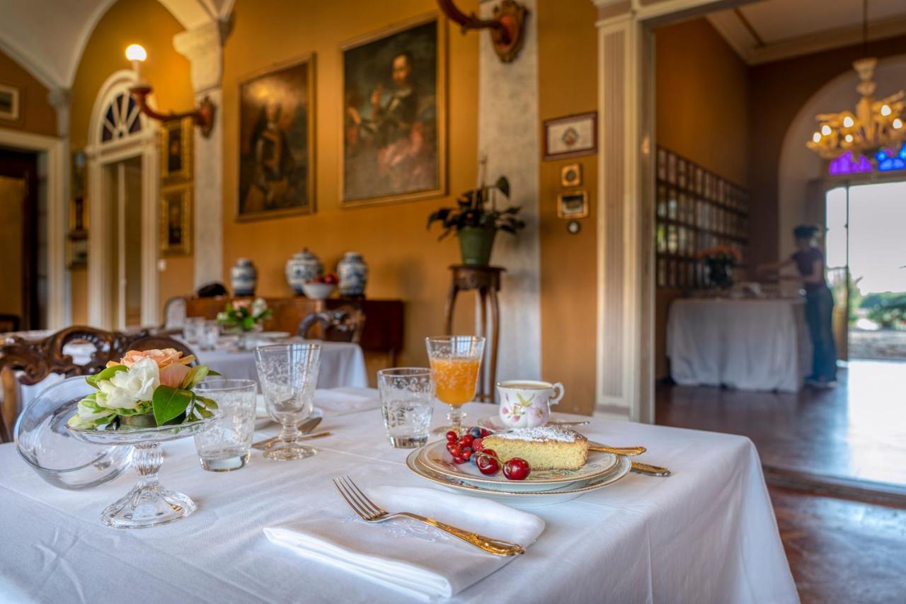Palazzo Cavagna Sangiuliani Bed & Breakfast Bereguardo Exterior photo