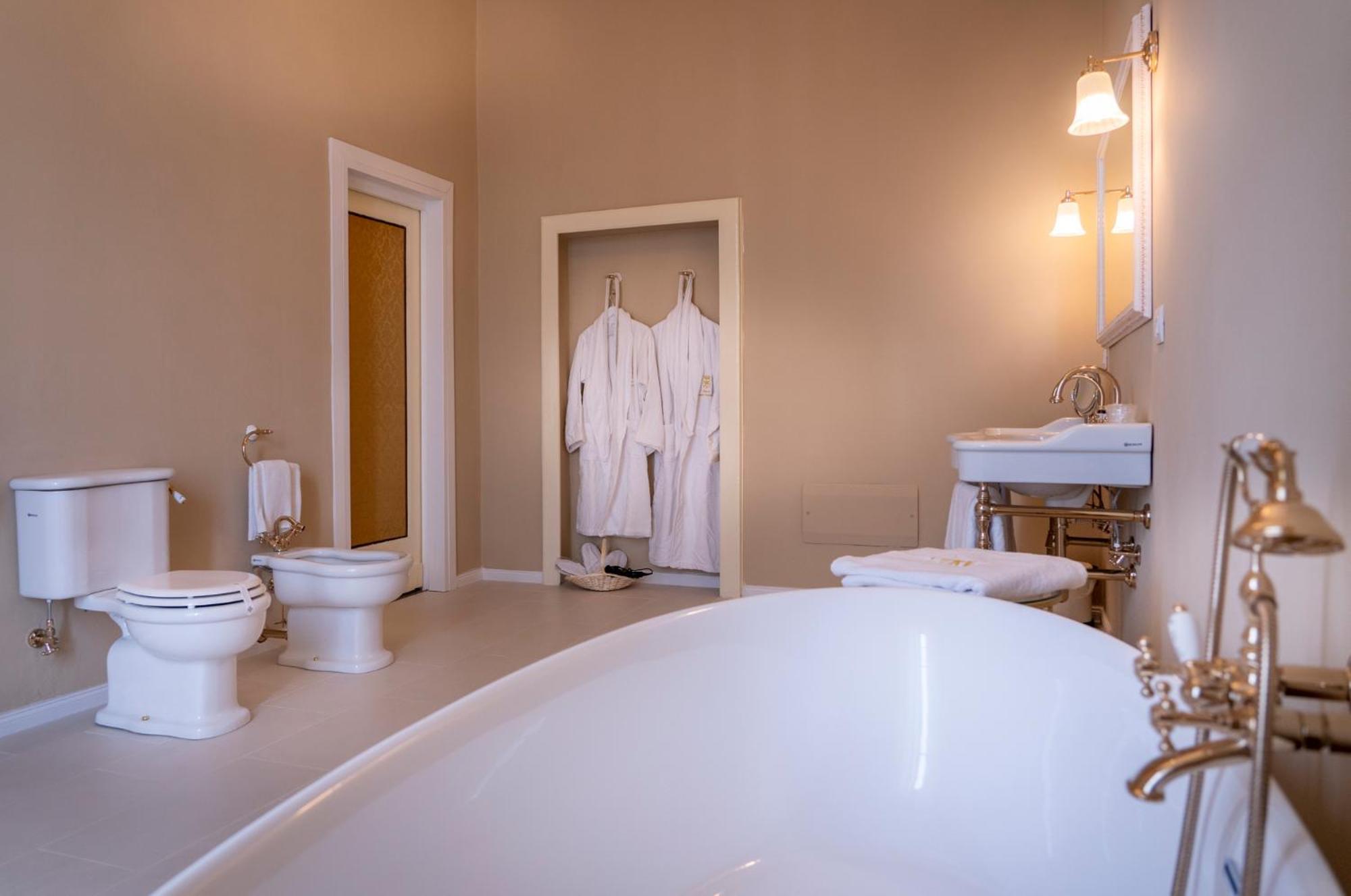 Palazzo Cavagna Sangiuliani Bed & Breakfast Bereguardo Room photo
